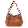 Bolsa feminina com textura de couro macio, novo estilo de couro lavado, simples e elegante, bolsa versátil para mães, bolsa de ombro e transversal de grande capacidade para mulheres