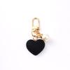 Nuevo llavero colgante Perla amor corazón negro y blanco corazón melocotón brillante accesorios adornos lindos para bolso de pareja