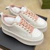 Sapatos Plataforma Biscoito de Couro Genuíno com Cadarço Branco, Estilo Novo de Alta Qualidade Inspirado na Chanel, Tênis Esportivos Versáteis Casuais para Mulheres