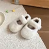Zapatos planos peludos para niñas, nuevo estilo 2026, para usar al aire libre, zapatos de bebé cálidos, zapatos de algodón con forro de felpa antideslizantes para niños de invierno