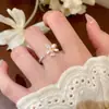 Anillo de Flor de Pluma de Zirconia Plateada para Mujer, Anillo de Dedo Índice Abierto de Lujo Ligero de Nicho de Gama Alta, Anillo Apilable Muy Hermoso