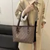 Bolsa de Mano Tote de Lujo Ligero Estilo Mori al por Mayor para Mujer 2025 Otoño Nuevo Bolso de Hombro de Gran Capacidad Bloqueo de Color de Moda Bolso de Axila