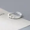 Anillo Abierto de Plata de Ley S925 Estilo Coreano de Moda con Líneas Retorcidas y Cola en Espiral de Plata Brillante R03280