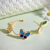 Conjunto Floral de Mariposa Hecho en Fábrica con Colores Contrastantes Azul y Verde, Anillo, Pendientes, Broche, Pulsera, Cadena para Suéter Frescos y Elegantes
