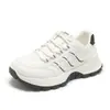 Zapatos de estudiante tipo papá coreano para mujer, nuevo modelo primavera 2026, zapatillas casuales de moda de malla transpirable, ligeras que aumentan la altura