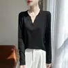 Camiseta Branca de Ombro Reto com Manga Longa para Mulheres, Novo Estilo de Moda 2026, Camisa Básica Versátil, Top Único e Bonito