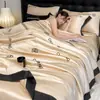 Juego de colcha de seda helada de lujo ligero de cuatro piezas para verano, nuevo para verano, lavable a máquina, colcha para aire acondicionado, colcha individual de verano, ropa de cama