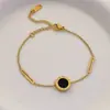 Pulseira Roman Preto e Branco Trevo de Quatro Folhas Dupla Face Aço Titânio Ouro 18K Feminina Estilo Ins Luxo Acessível Pulseira Simples Joia de Mão Personalizada