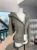Sudadera jacket negra ajustada para mujer, nuevo estilo otoño 2026, entallada en la cintura, adelgazante, top ligero, atuendo para principios de otoño para mujeres petite