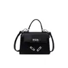 Colección Otoño 2026: Bolso nuevo, simple y moderno para mujer, con un diseño retro de moda, alto atractivo estético y un estilo versátil de hombro/cruzado en forma de cuadrado pequeño