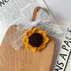 Un regalo de temporada de graduación de primera categoría: Cabeza de girasol tejida a mano con hilo, un recuerdo significativo para los exámenes