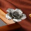 Anel de flor tridimensional aberto retrô para mulheres 2024 Inverno e primavera novo design de nicho online acessórios de viagem vermelhos moda