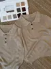 Camiseta de Punto de Manga Corta Color Café con Cuello Polo Hueco Estilo Old Money para Mujer, Top de Seda Helada Chic Único de Verano de Alta Gama