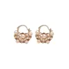 ¡Aros Dorados Llenos de Perlas! Aretes de Cesta de Flores Hueca con Perlas Incrustadas de Diamantes, Sensación de Lujo Ligero y Gama Alta, Aretes Sencillos, Modernos y Versátiles