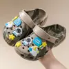 Zapatillas de verano para niños, sandalias al por mayor, zapatos de baño antideslizantes para niños y niñas con agujeros para bebés, bonitos dibujos animados para niños