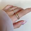Anel Minimalista Frio com Zircônia Microcravejada para Mulheres Coreano Simples e Versátil Nicho Elegante Estiloso Liso Dourado