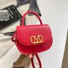 Nova bolsa estilosa de outono com estampa de letras, bolsa de axila requintada para mulheres, bolsa de ombro casual personalizada de alta qualidade, tendência vintage