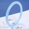 Atacado de fábrica pulseira de calcedônia cor aquamarina semente de gelo feminina fina redonda beleza pulseira azul claro médio largo pulseira de jade