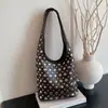 Bolsa de Ombro Casual da Moda 2026 Transfronteiriça com Rebites, Bolsa Popular Feminina de Axila, Bolsa Saco de Grande Capacidade