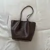 Bolsa de Cor Sólida com Textura Tecida 2026 Novo Estilo Coreano Outono Inicial Bolsa Tote Simples de Grande Capacidade para Trabalho e Trajeto Bolsa de Ombro Único