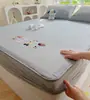Juego de tres piezas de alfombrilla suave de enfriamiento bordada de alta gama Clase A, Juego de dos piezas para dormitorio Macaron, Sábana de verano lavable a máquina