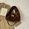 Bolso de Hombro de Felpa para Mujer 2026 Nuevo Otoño/Invierno Salida Viaje al Trabajo Bolso de Hombro Único Gran Capacidad Bolso Cubo Versátil