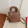 Bolso Pequeño de Moda Bolso de Mano de Cuero para Mujer Letras Bordadas con Hilo Nuevo Estilo Elegante de Moda Bolso de Hombro Único Cruzado para Mujer Sensación de Alta Gama