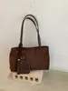 Bolso de mano nuevo para mujer, gran capacidad, versátil para el uso diario, de alta gama, adecuado para ir al trabajo, hecho de gamuza, bolso de hombro, bolso tote, diseño de nicho