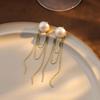 Aretes de perlas moda temperamento elegantes aretes estilo socialité aguja de plata diseño nicho lujo ligero aretes de alta gama al por mayor