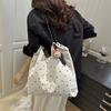 Bolso de Lona Nuevo de Lunares Verano 2026, Bolso Simple de Gran Capacidad para Mujer, Bolso de Hombro de Nicho para Estudiantes Universitarios que Asisten a Clase