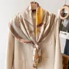 Bufanda de Seda Blanca Estilo Floral Camelia, Bufanda Cuadrada Grande 90X90 para Mujer de Primavera y Otoño, Nuevo Modelo 2026, Chal Bufanda de Seda de Morera