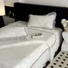 Conjunto de Tres Piezas de Estilo Princesa de Verano Fresco de Seda Pe Jacquard Hielo Seda Alfombrilla Refrigerante, Cubre Cama y Faldón de Cama Lavables a Mano y en Máquina