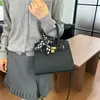 Bolsa de mão minimalista de nicho para mulheres, nova coleção outono 2026, moderna, simples, de alta qualidade, elegante bolsa de ombro e bolsa transversal