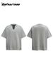 Camiseta de manga corta con cuello en V, de tela bicolor, de marca de moda, nueva llegada de verano, de corte limpio, holgada, de alta gama, para hombres y mujeres.