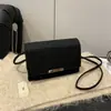 Nova Bolsa com Design de Nicho Preta Francesa de Ombro Pequena Quadrada para o Trabalho de Alto Valor com Padrão de Crocodilo Bolsa de Ombro Transversal