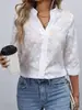 Camisa feminina transfronteiriça com design floral tridimensional, gola alta, pequeno decote V, mangas de três quartos, top casual branco solto e fresco