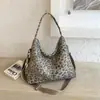 Bolsa de ombro com estampa de leopardo estilo coreano, grande capacidade, adequada para escola e trajeto, bolsa tote de lona casual e versátil, moderna e fashion, para vendas transfronteiriças