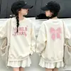 Roupa Infantil Meninas Outono Inverno Plus Veludo Novo Estilo Gatinho Espiando Tendência Cool Roupa Infantil Esportiva Versátil Moletom Crianças Médias e Grandes Top Tendência
