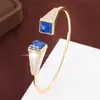 Nova moda temperamento de luxo leve cravejado com zircônia pulseira aberta requintada feminina Diário versátil requintada doce fria pulseira