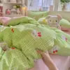 Conjunto de cama de quatro peças em gaze de algodão macio classe A, camada dupla, estilo de fronha e lençol com desenhos animados frescos, conjunto de três peças para dormitório estudantil