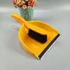 Cepillo de limpieza de escritorio multiusos de fábrica cepillo para teclado de computadora juego de mini escoba y recogedor para el hogar Venta al por mayor
