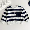 Valle del Viento 2026 Otoño Nuevo Estilo Coreano Holgado Sudadera Rayada con Letras para Niños Suéter Versátil con Estilo para Niños