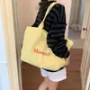 Bolso Tote de un Solo Hombro Cruzado de Nuevo Estilo con Letras Rojas de Alto Valor Estético, Casual y Moderno para el Trayecto al Trabajo, con un Aspecto de Alta Gama y Gran Capacidad, Estilo Coreano