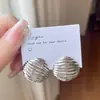 Nuevos Pendientes con Textura de Concha para Mujer, Lujo Ligero, Gama Alta, Sencillos, Versátiles, Accesorios de Nicho, Pendientes Elegantes y de Moda