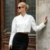 Blazer blanco de cuello en V para mujer FCB European and American Commuter Otoño/Invierno 2026 Nuevo Blazer Corto Moderno Transfronterizo