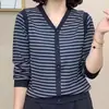 Camiseta de manga larga a rayas patchwork de moda estilo coreano para mamás, perfecta para principios de otoño, elegante, rejuvenecedora, de corte holgado, adelgazante y versátil