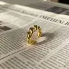 Novo Anel Torcido de Moda de Alta Qualidade para Mulheres Design Estilo Cool Europeu e Americano Anel para Dedo Indicador Joias Atacado