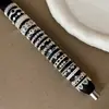 Coleção de Anéis de Metal Vazado com Renda de Alto Padrão Estilo Francês para Mulheres, Luxo Leve, Personalizáveis, Modernos, Tendência, Versáteis