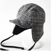 Gorra Estilo Lei Feng de Cuadros Finos Mixtos de Doble Uso para Hombres y Mujeres, Gorra de Aviador a Prueba de Viento y Frío para Ciclismo en Otoño e Invierno con Protección Cálida para los Oídos