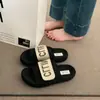 Design de Estilo Francês Senso de Moda Popular na Internet Roupas de Exterior Chinelos com Saia Meio-Chinelos Casuais Combinam com Tudo Planos Casuais Chinelos Macios